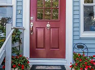 8 Narragansett St, North Kingstown, RI 02852