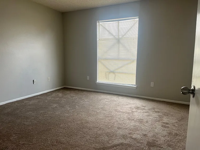 1921 Southpointe Dr #2 — Photo 7
