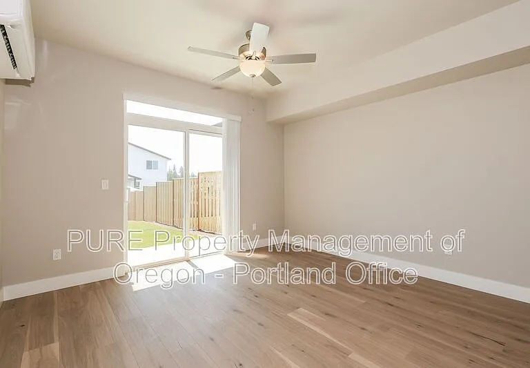 512 NE Trillium Dr — Photo 9