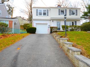 37 Greenvale Cir, White Plains, NY 10607