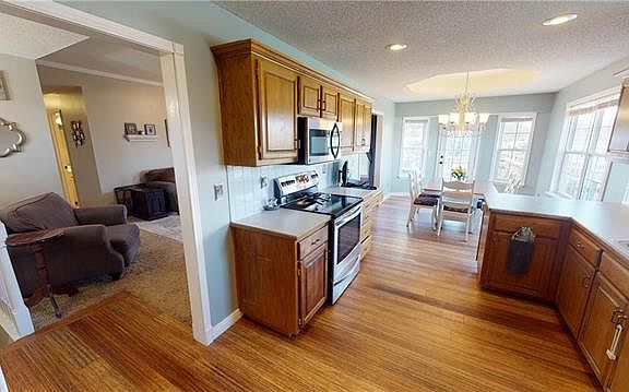 4th image of 536 White Oak Ln