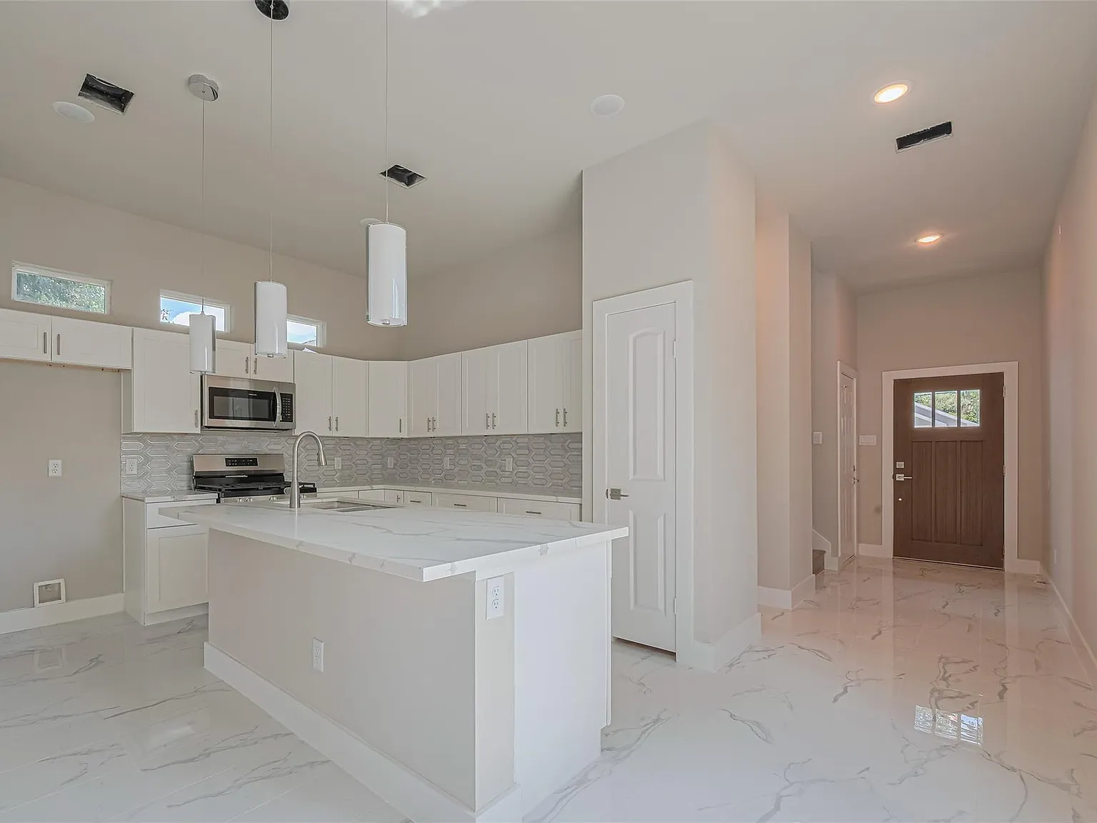3 bed, 2.5 bath, 1605 sqft, $1,995 — Photo 4