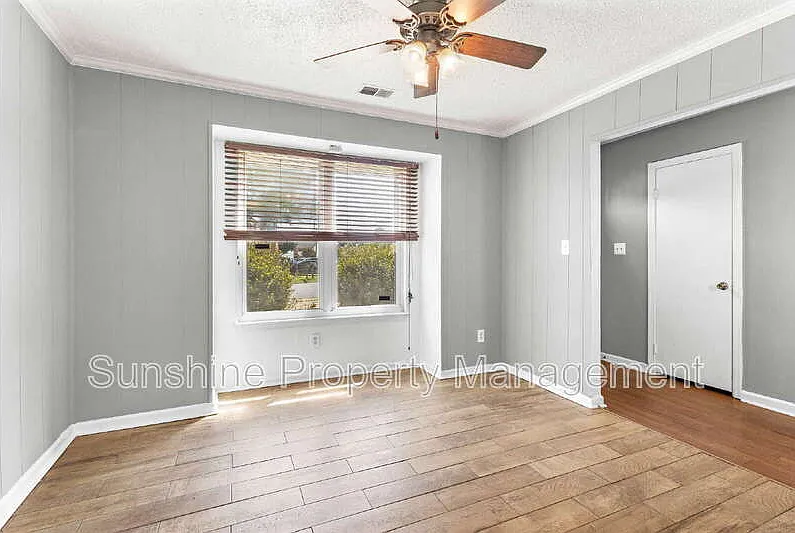 2 bed, 1.5 bath, 1208 sqft, $2,000 — Photo 2