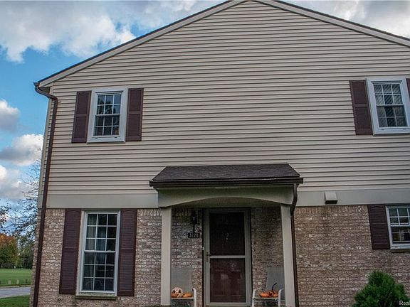 3rd image of 3270 Alpine Dr