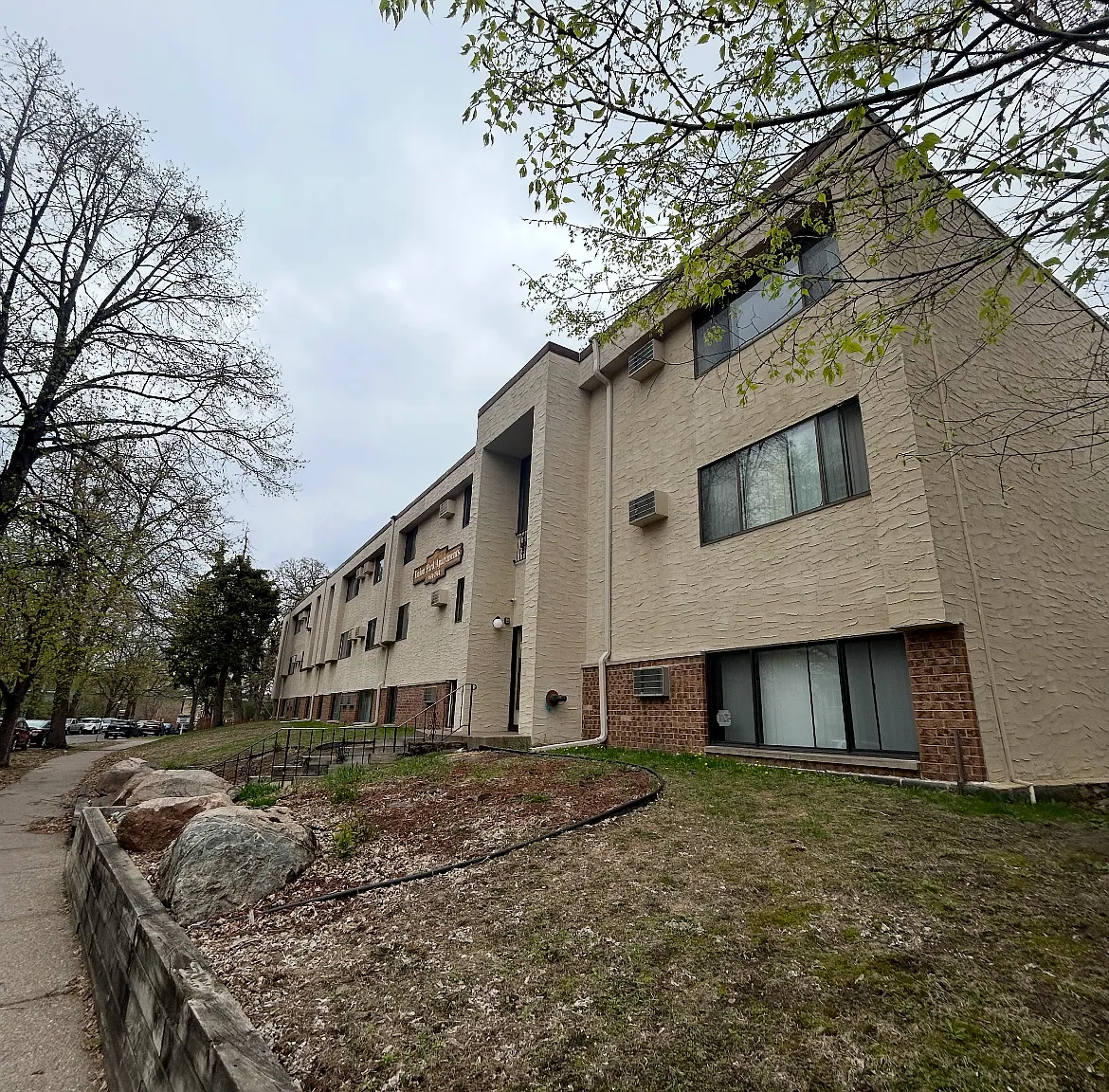 2 bed, $1,300 — Photo 1
