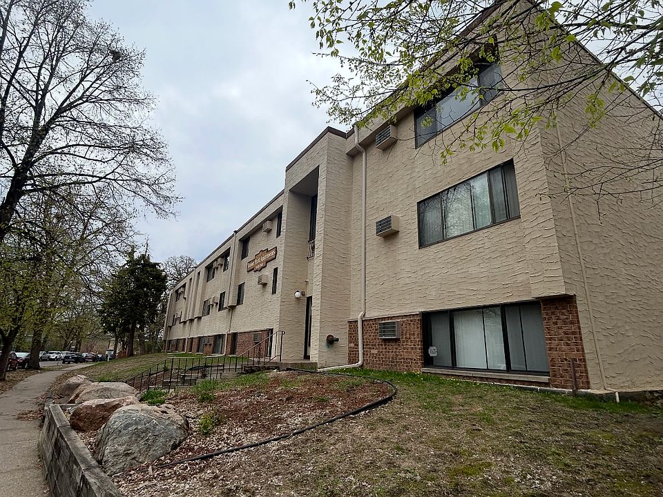 1st image of 399 Dewey St #210