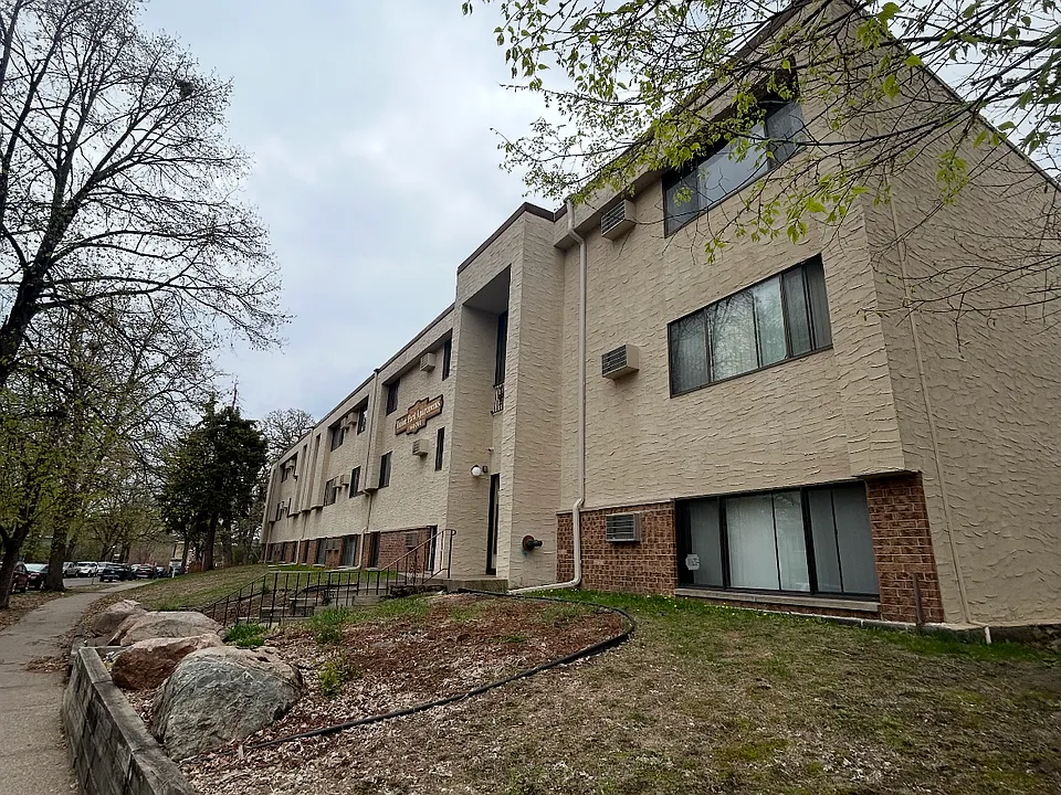 399 Dewey St #210