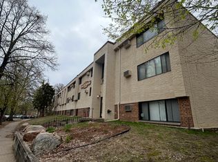 399 Dewey St #210, Saint Paul, MN 55104