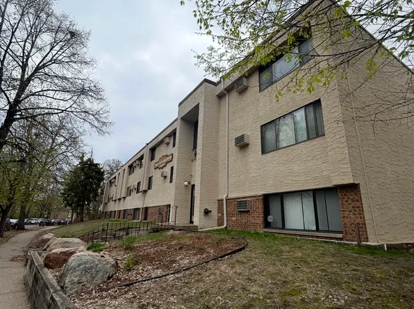 399 Dewey St #210, Saint Paul, MN 55104