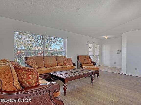 5th image of 443 Summers Creek Dr