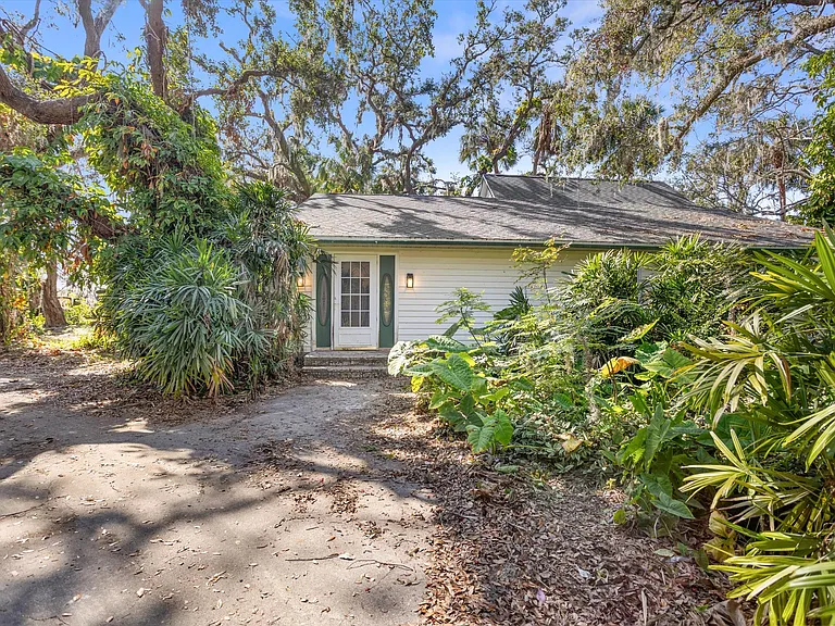 8725 Erie Ln — Photo 2
