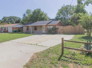 220 Evergreen Dr, Mary Esther, FL 32569