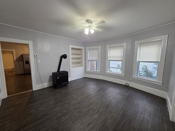 4th image of 186 Bell St APT 3