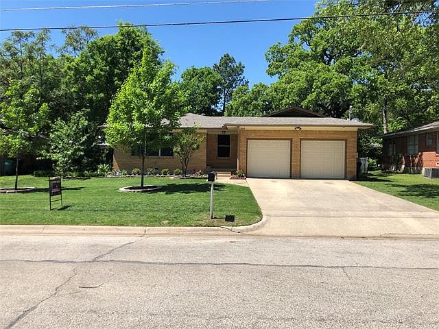 1st image of 2609 Robinwood Ln