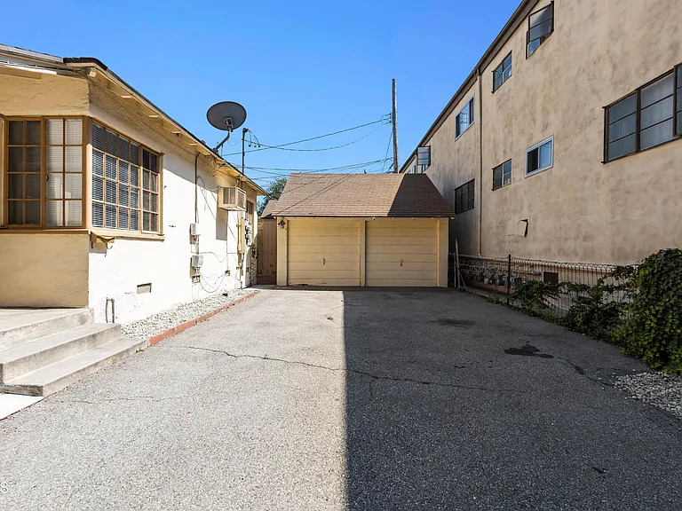 412 Pioneer Dr — Photo 8