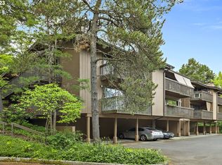 7526 SW Barnes Rd UNIT F, Portland, OR 97225