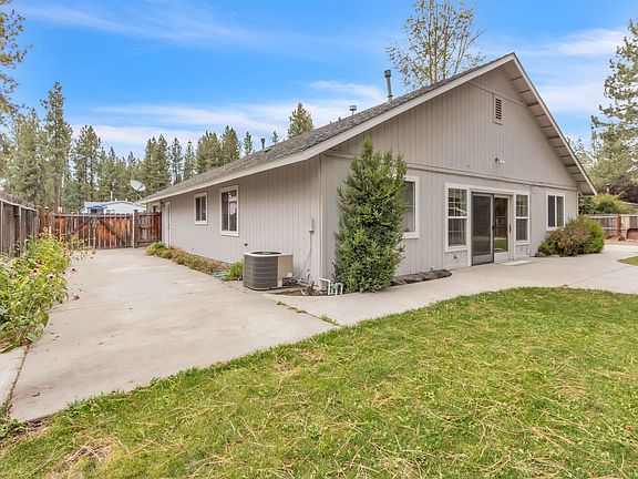 3rd image of 532 Andrews Rd