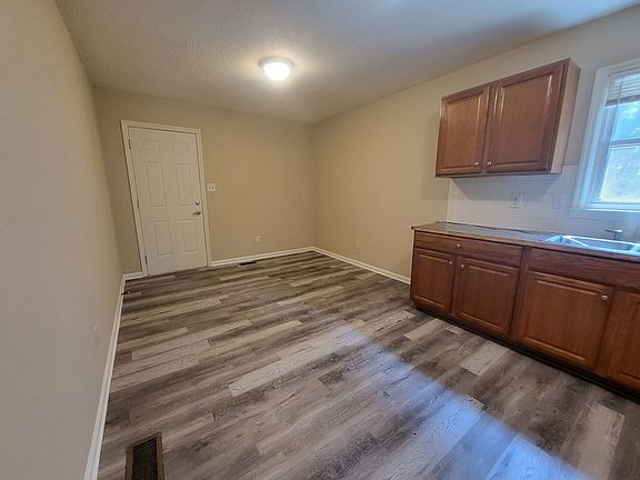 4th image of 612 Dundeen Dr