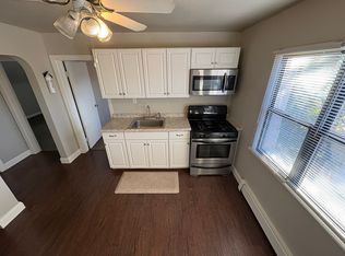 560 Muncey Rd APT 2, West Islip, NY 11795