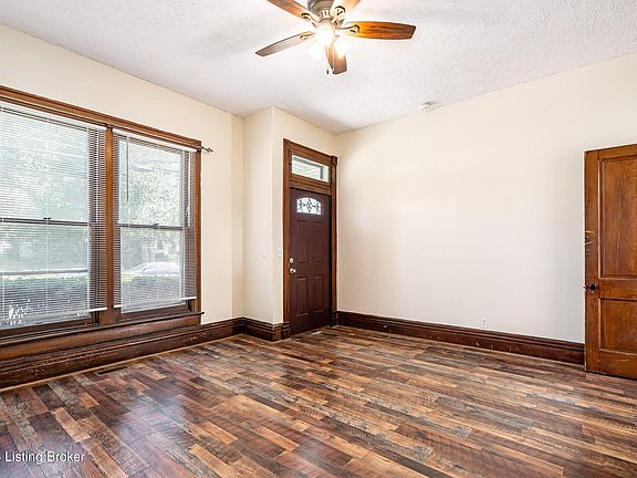 3rd image of 992 Goss Ave