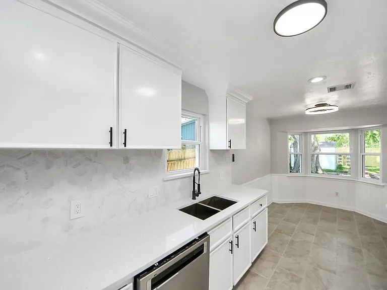10602 Raydell Dr — Photo 24