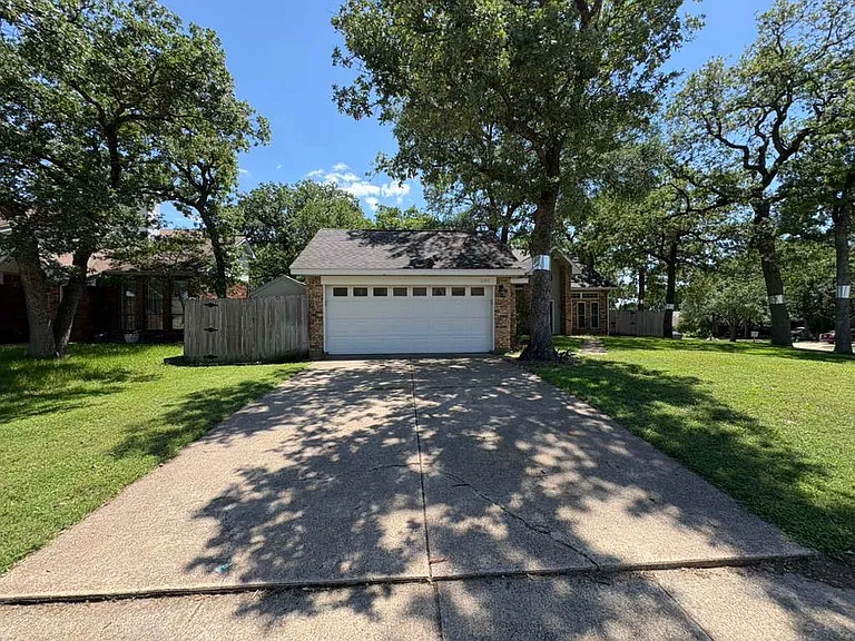 500 Holliday Ln — Photo 19