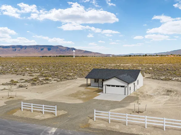 700 Emerald Ln, Battle Mountain, NV 89820