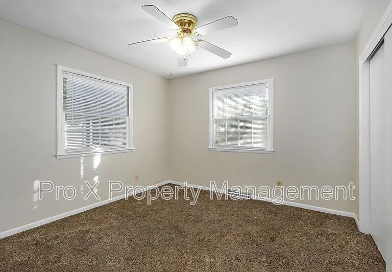 2111 S Ventura Ave — Photo 9