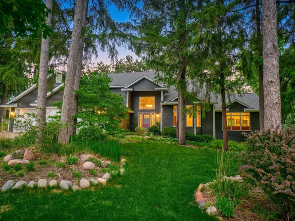 1005 Spruce Dr, Hudson, WI 54016