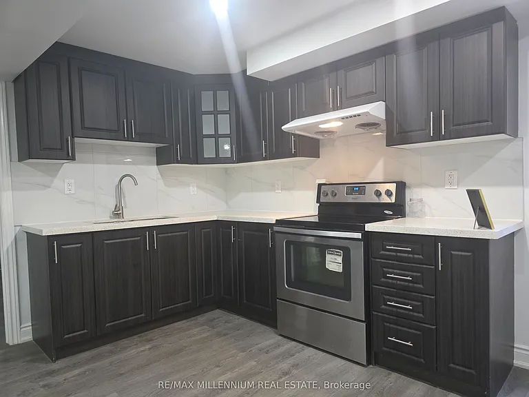 42 Cranbrook Cres #BASEMENT — Photo 8