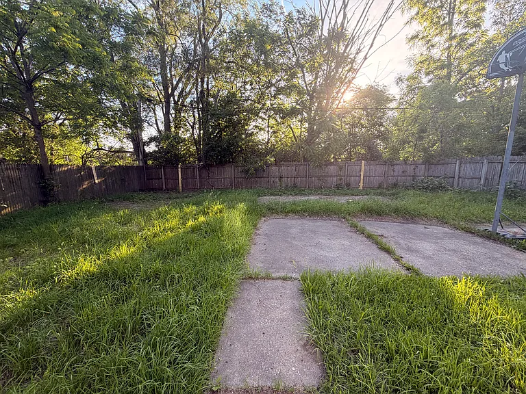 142 Van Buren Ave — Photo 24
