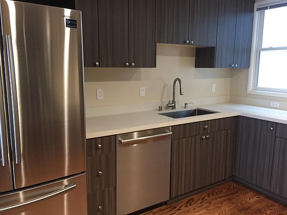 4th image of 1658 Greenwich St