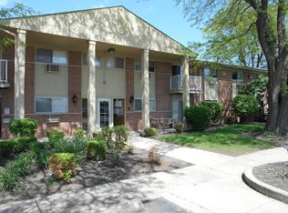 Pebblewood Court Apartments, Hanover Park, IL 60133