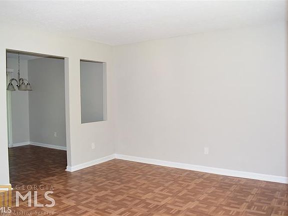 5th image of 19 Brookfield Dr