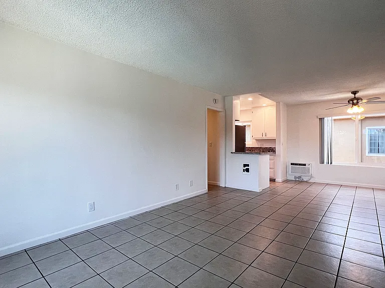 1419 S Orange Ave #15 — Photo 3