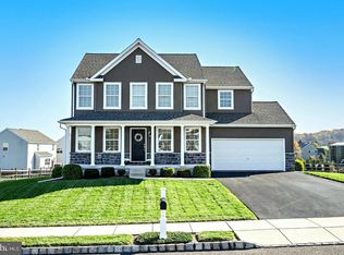 8 York Rd, Douglassville, PA 19518