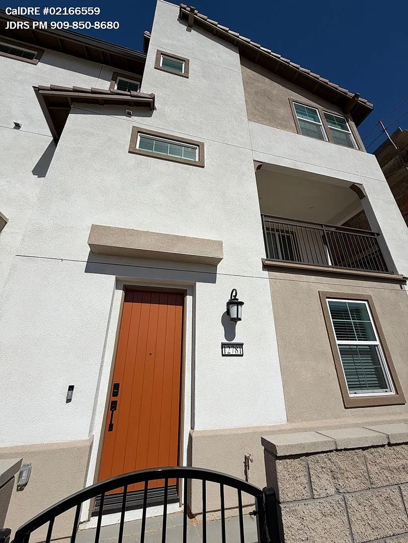 Brand New! Eastvale 4 Bedroom Townhouse — Photo 1