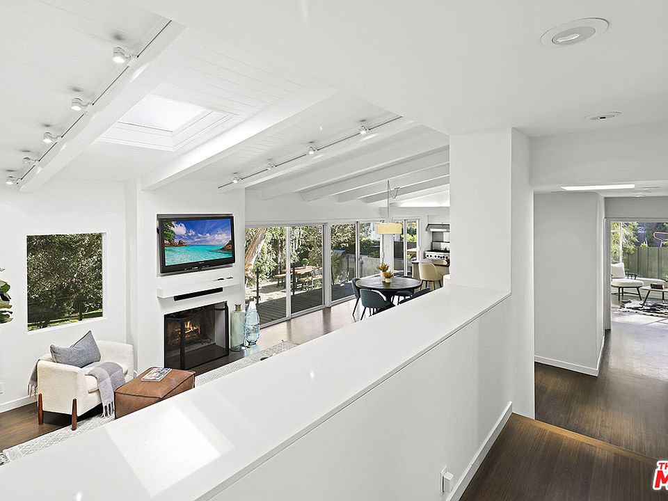 1st image of 1840 N Beverly Dr