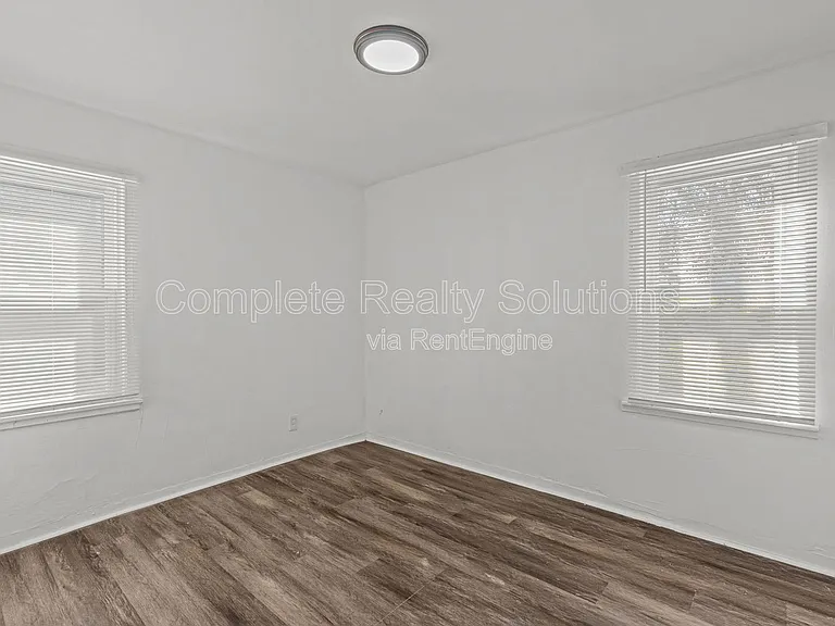 9823 Winkler Dr — Photo 25