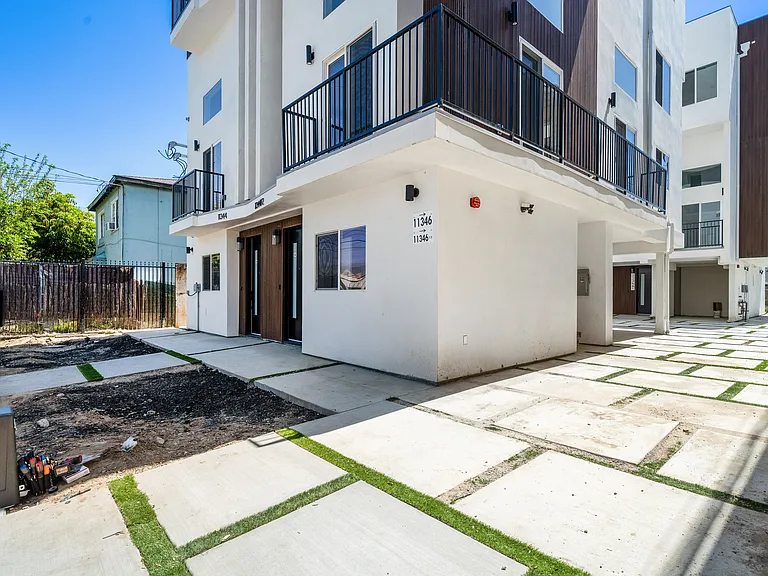 11344 Hatteras St #F12 — Photo 18