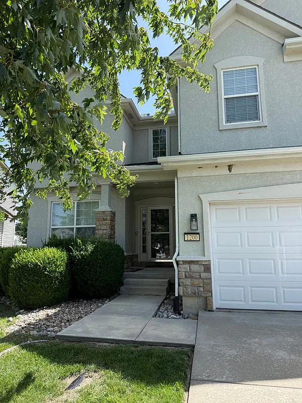 4 bed, 4.0 bath, 3962 sqft, $3,600 — Photo 1