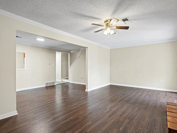 3rd image of 1040 Park Court Dr
