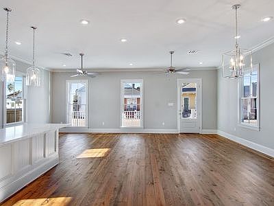 4th image of 2120 Columbus St