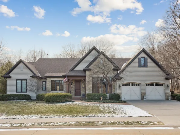 26 Chippiannock Pl, Rock Island, IL 61201