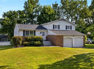 89 Staglen Dr, Henrietta, NY 14467