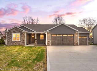 12095 Country Run Dr, Birch Run, MI 48415