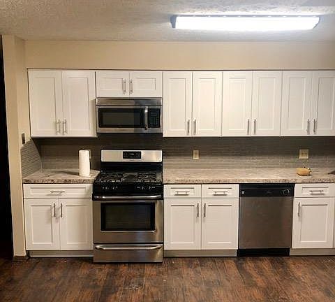 2nd image of 882 Firethorn Dr