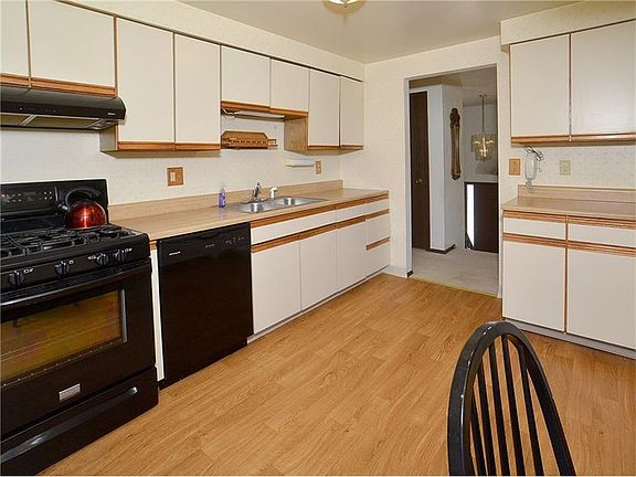 3rd image of 1659 Harvest Hill Dr