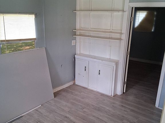 3rd image of 4747 Rollins St