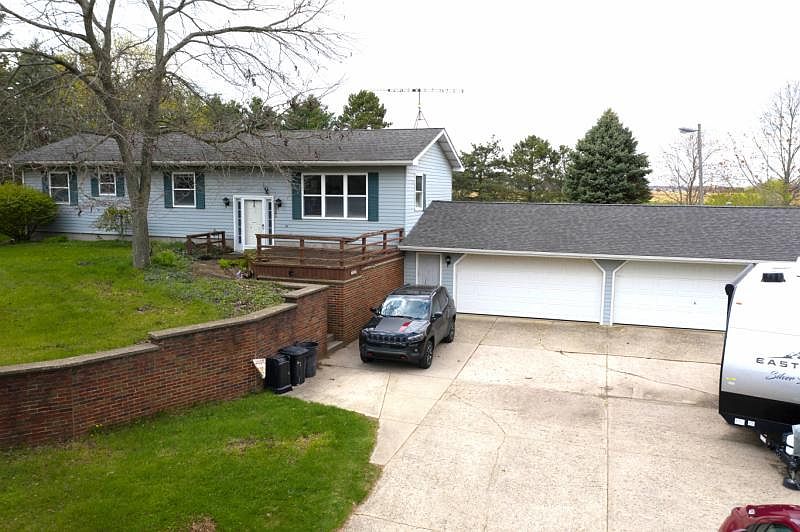 1st image of 5820 Lynd Rd
